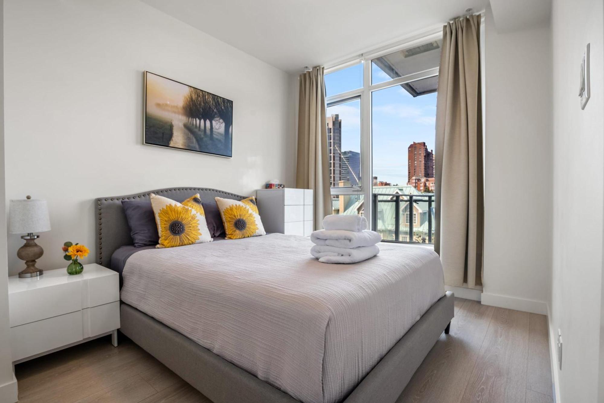 Guest Favorite Riverside Retreat- Walking Trails, Downtown Near Stampede! Free Banff Pass, Wine, Gym, Parking! Calgary Luaran gambar