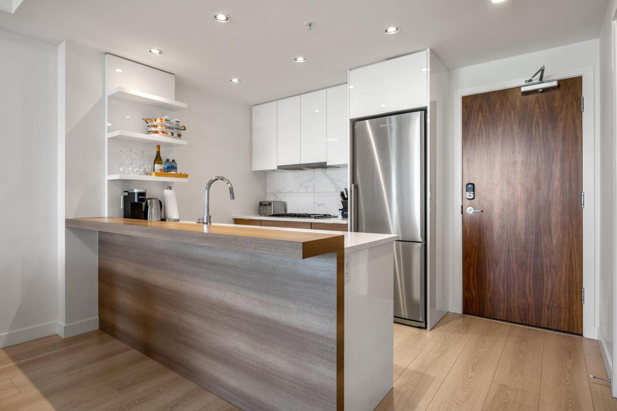 Guest Favorite Riverside Retreat- Walking Trails, Downtown Near Stampede! Free Banff Pass, Wine, Gym, Parking! Calgary Luaran gambar